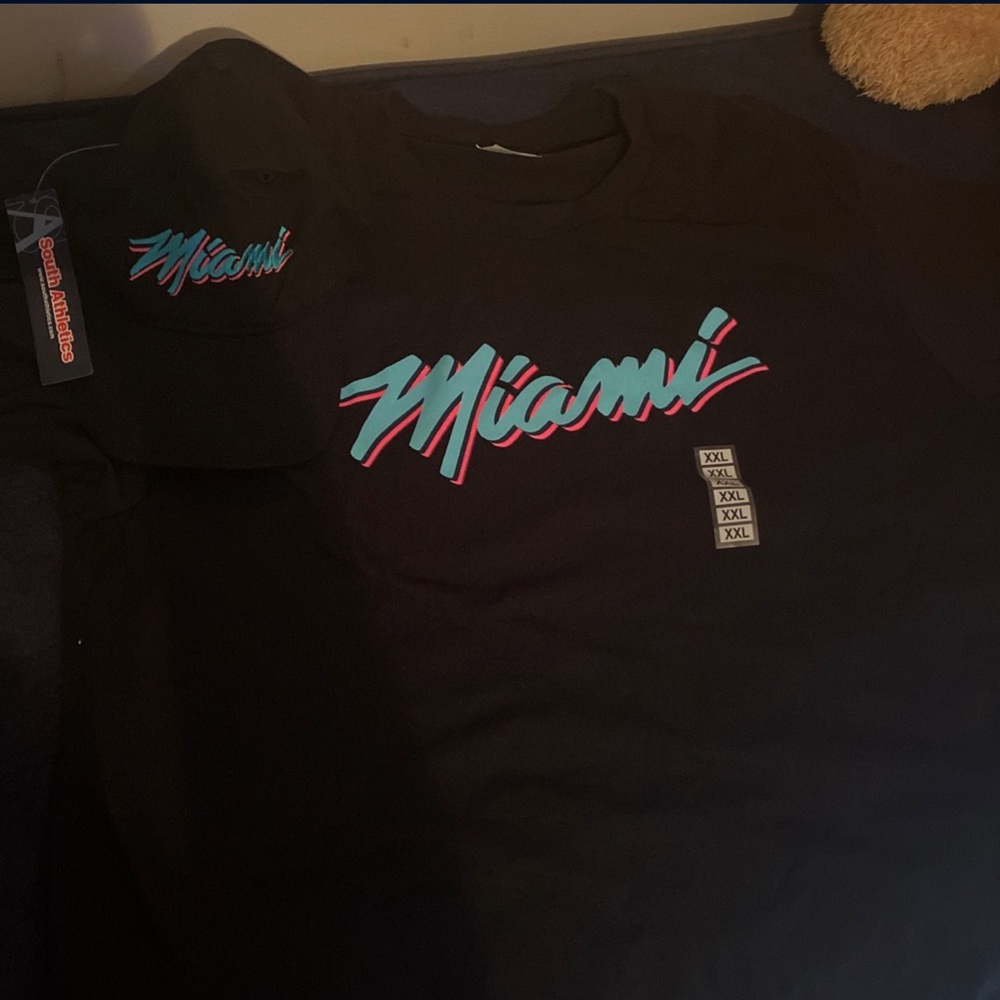 Black Miami shirt + hat